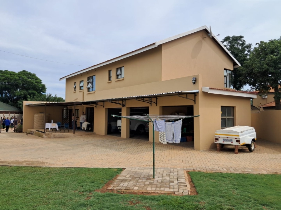 4 Bedroom Property for Sale in Rhodesdene Northern Cape